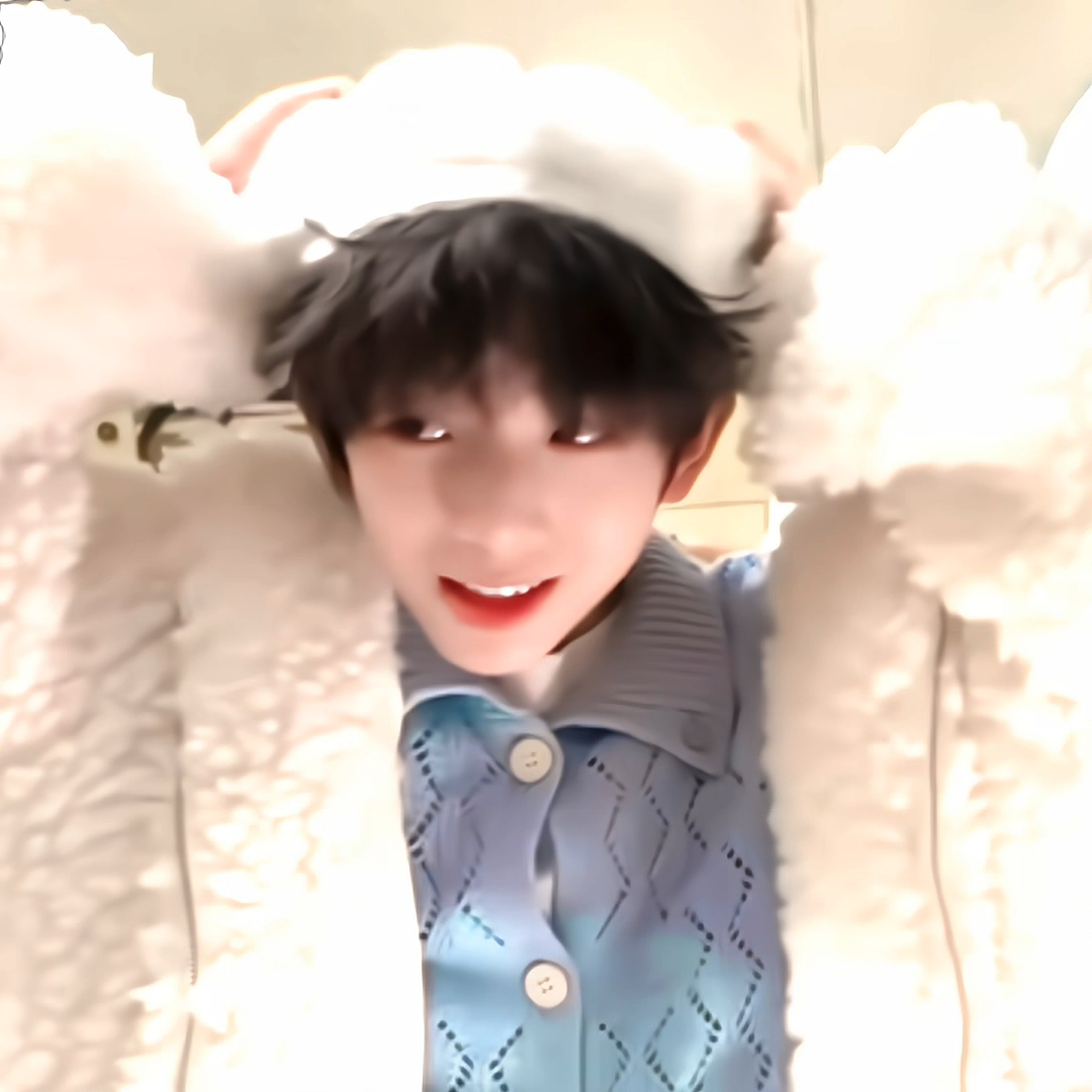 好想一口吞掉这个兔兔🐰 