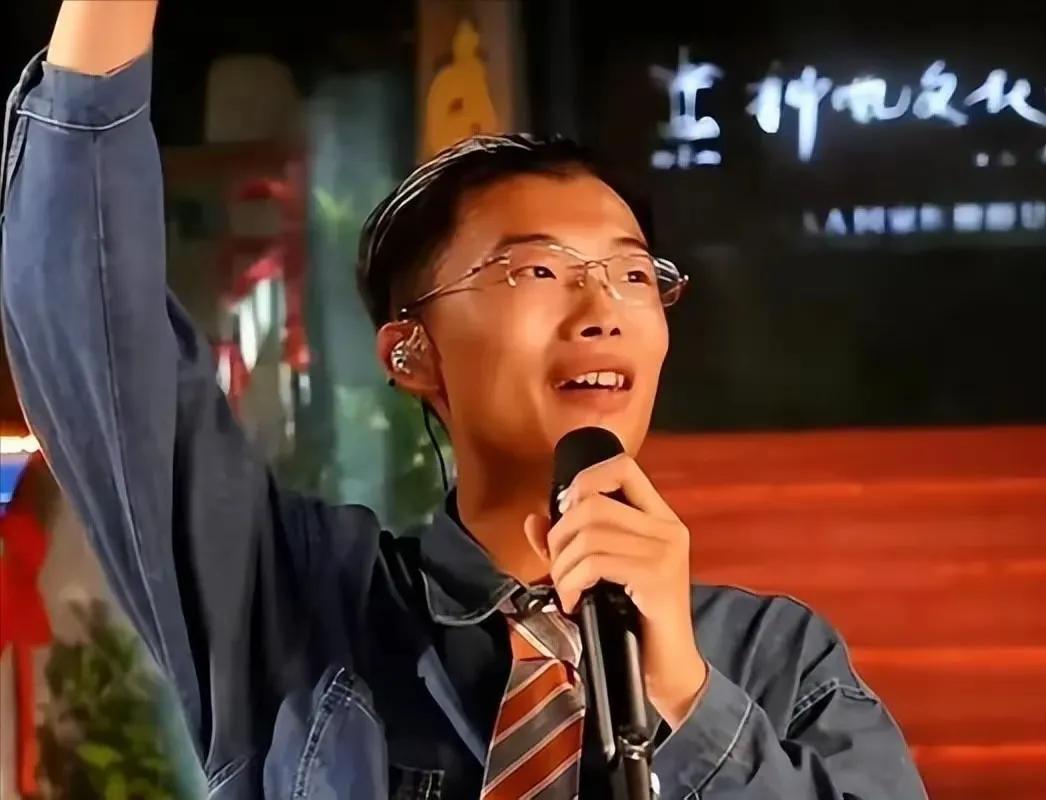 说实话，刀郎的复出，我没追，像网红郭有才类型的，我一直不予置评，大众追星，应该理