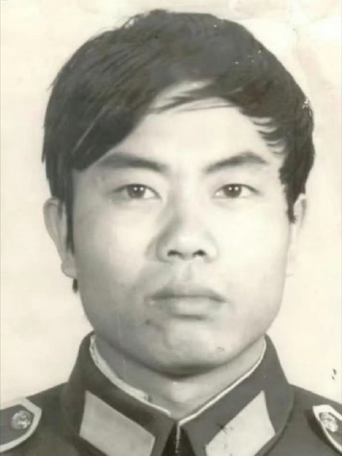 缉毒英雄陈建军，于1987年12月15日，陈建军只身与6名毒贩周旋，战斗中，陈建