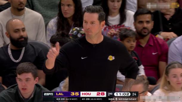 湖人传奇名宿“魔术师”约翰逊真是太懂事了！在今天湖人客场以124：116战胜火箭