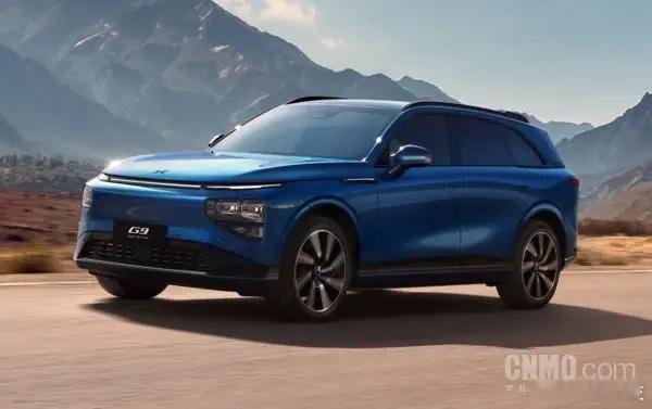 2025款小鹏G9最引人注目的创新是将双腔空气悬架系统引入25万级车型，这套德国