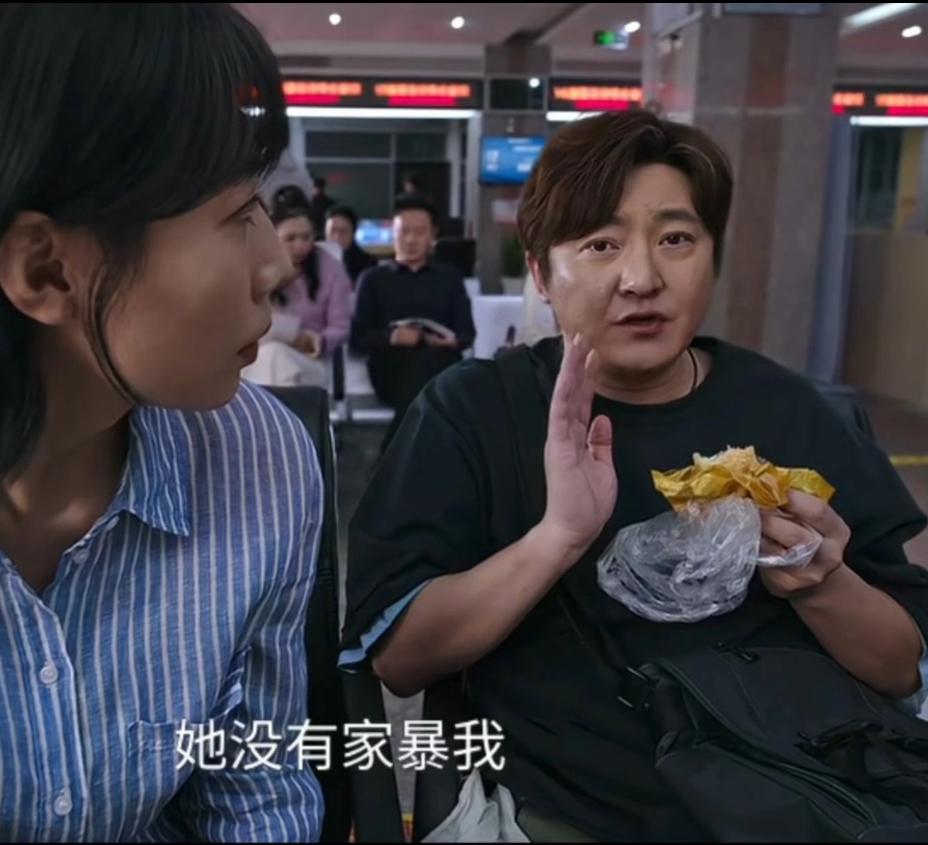 《迷墙》：郭京飞完全放弃身材管理了，在窝囊废的赛道也是无敌了。

有人说，看了这