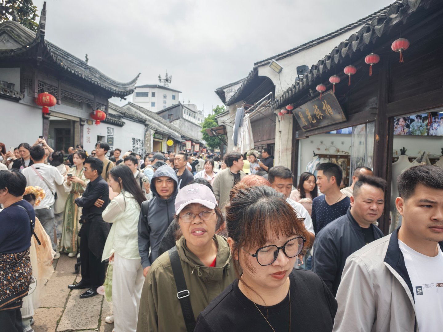 五一哪里都是人从众 湖州·南浔古镇