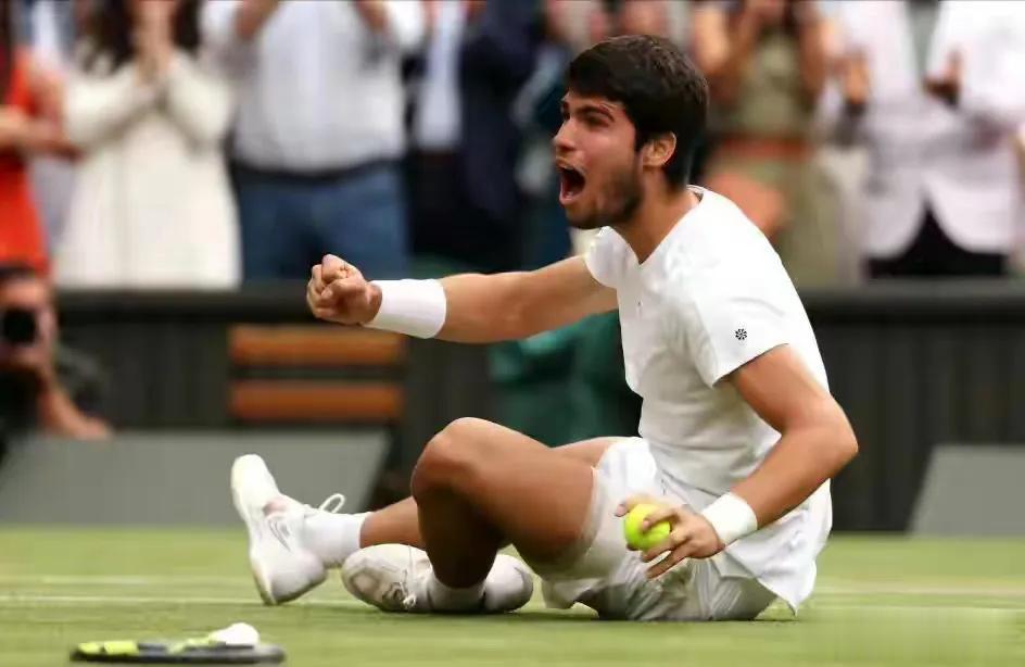 #ATP500# 维也纳男单决赛，2号种子辛纳以7-6(7)、4-6、6-3击败