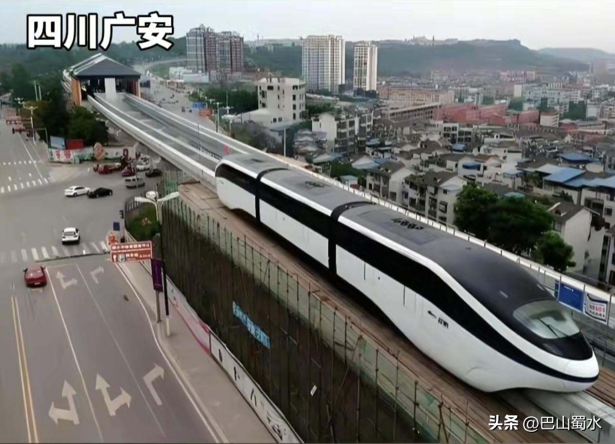 听说广安的飞机场已经通过审批，在规划中，觉得广安这个地级市确实很有实力，不简单！