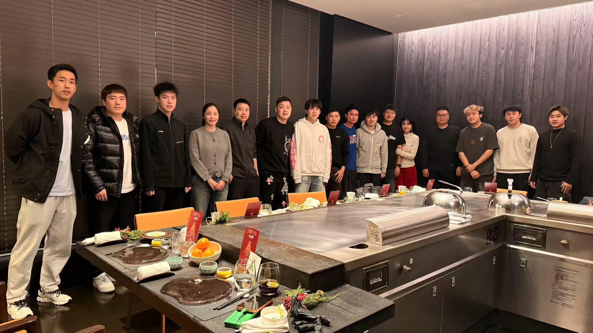 王楚钦梁靖崑林昀儒周启豪魏桥小分队昨天晚上聚餐