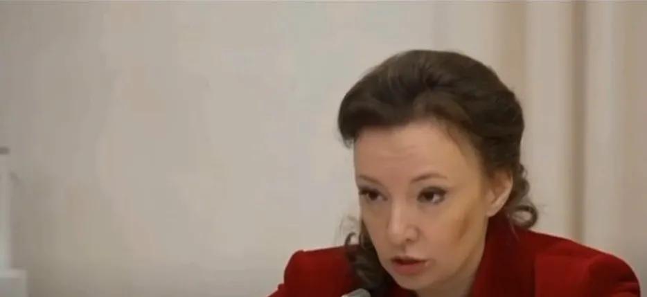强制性！俄罗斯女性必须在20岁之前生育！
“我们的第一个孩子应该在母亲20岁左右