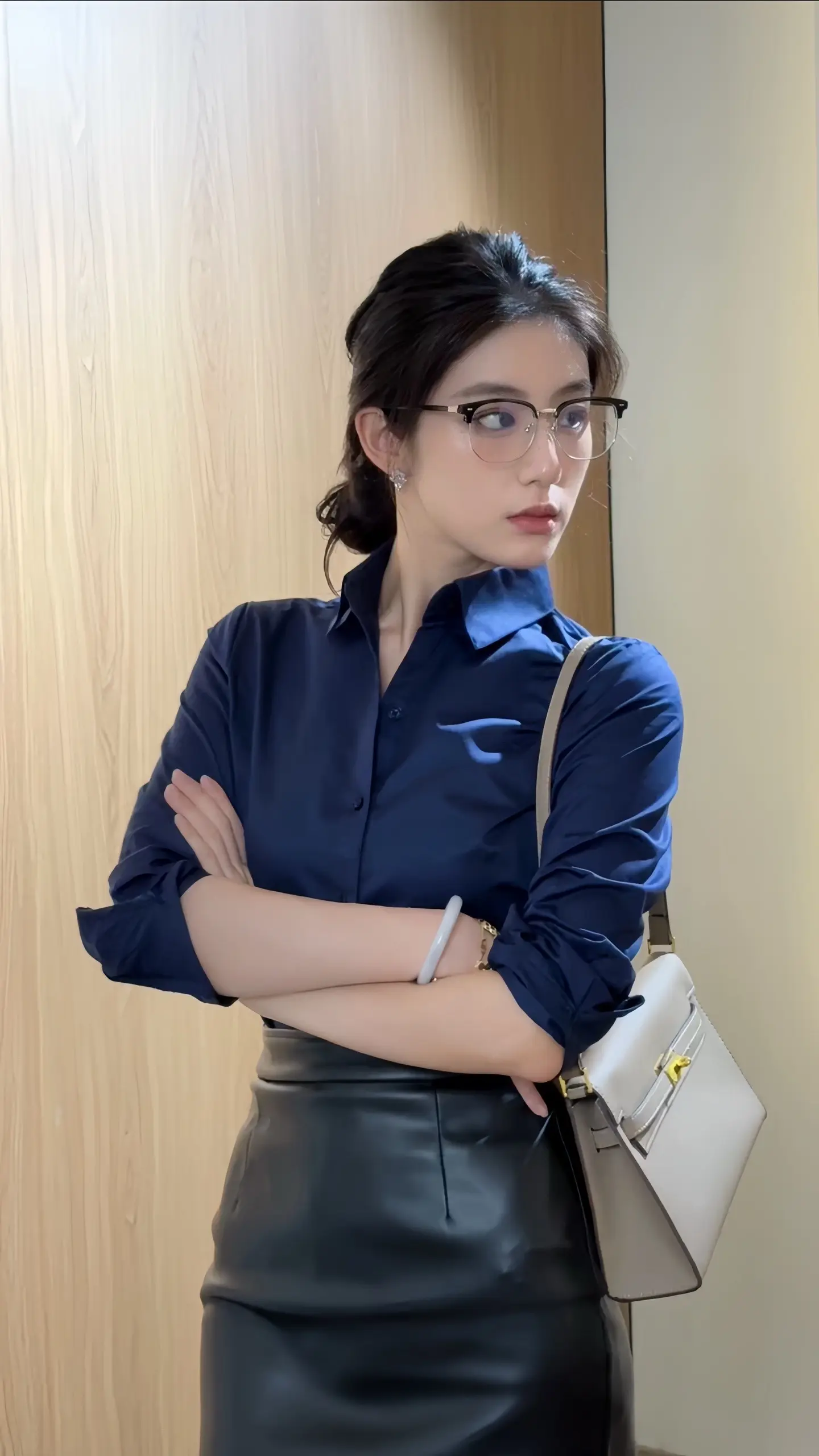衬衫+眼镜 女人中的女人