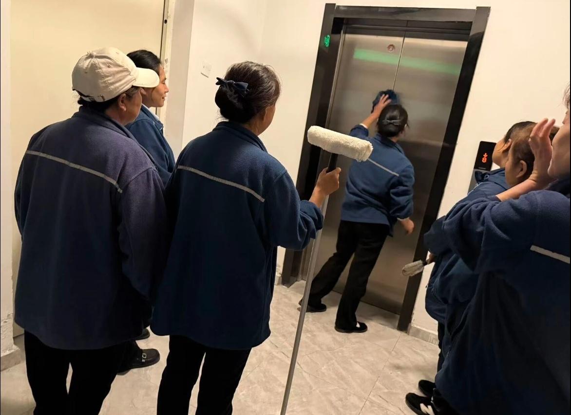 活在底层的人是什么样子的？
 
活在底层的人，就是每天就围着柴米油盐，苦巴巴过日