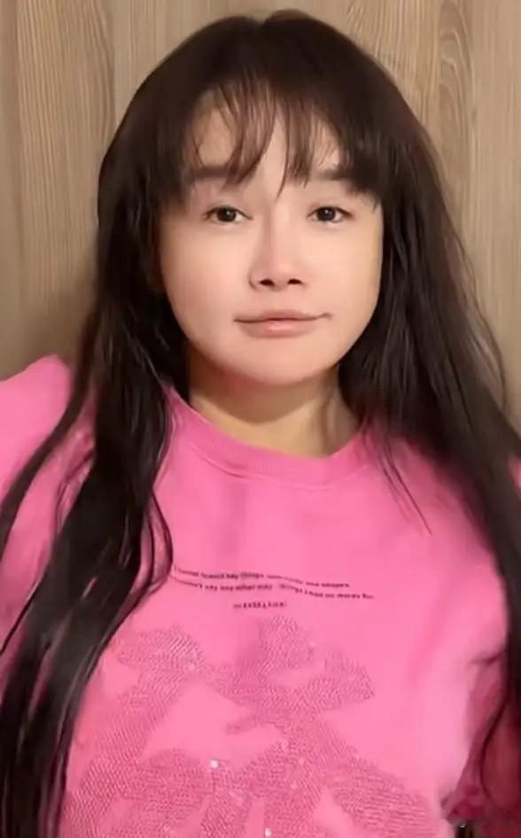 我爸当时说“找老婆就得找冉莹颖这种”，我白眼都快翻到天上去了。
那时候网上铺天盖