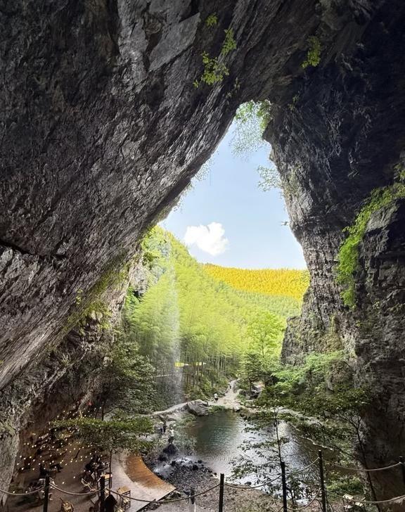 湖州安吉｜浮憩谷！户外漂亮地被我找到了
谁懂啊！在安吉山里挖到了一个天然空调房?
