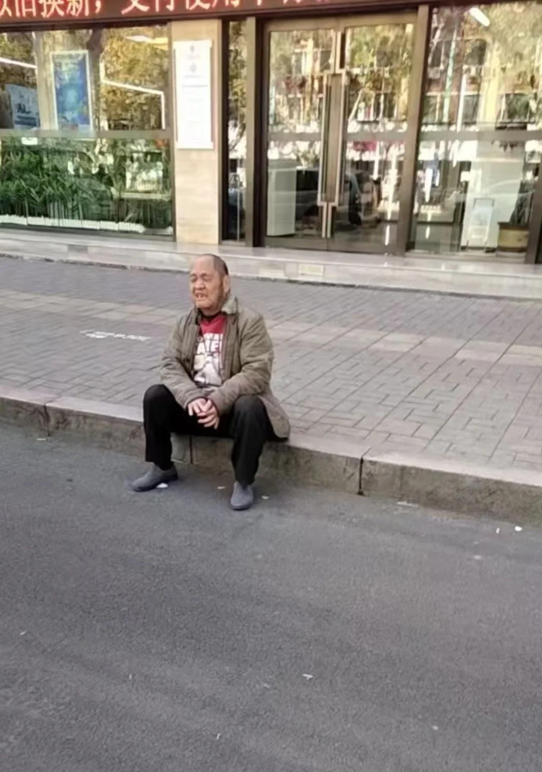 别划走了帮帮他回家吧！
声明一下是帮忙转发的
平顶山寻人启事
急！急！急！走丢！