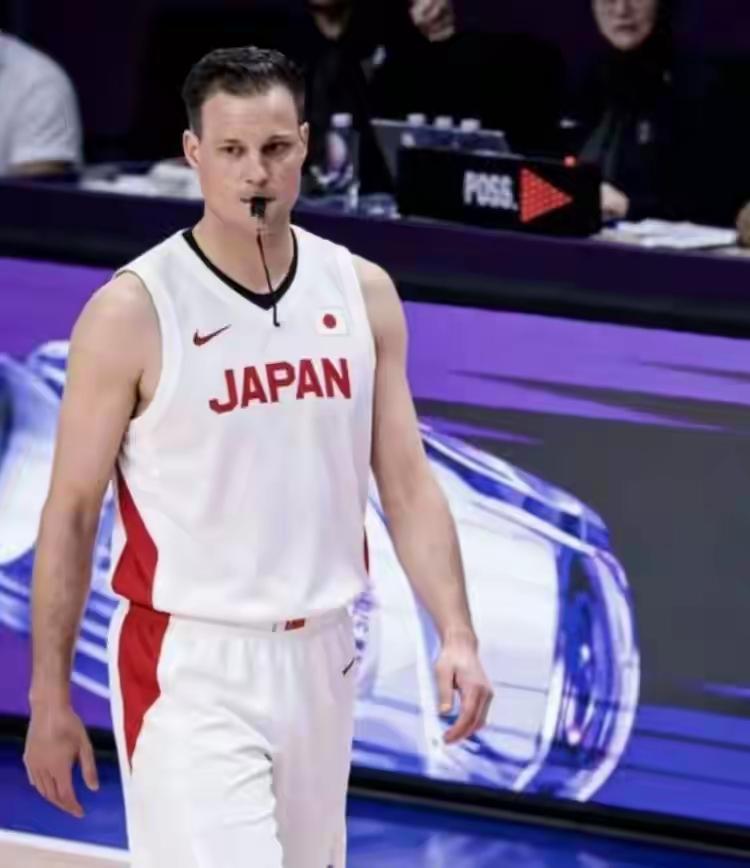 这个“恶搞”，恰如其实，恰如其人。赞！