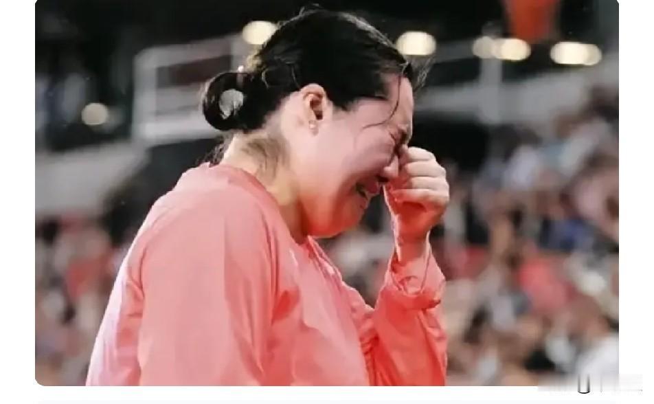 日本选手为什么哭，一是咱们的孩子太年轻了，才18岁，二是咱们孩子的成绩太让她绝望