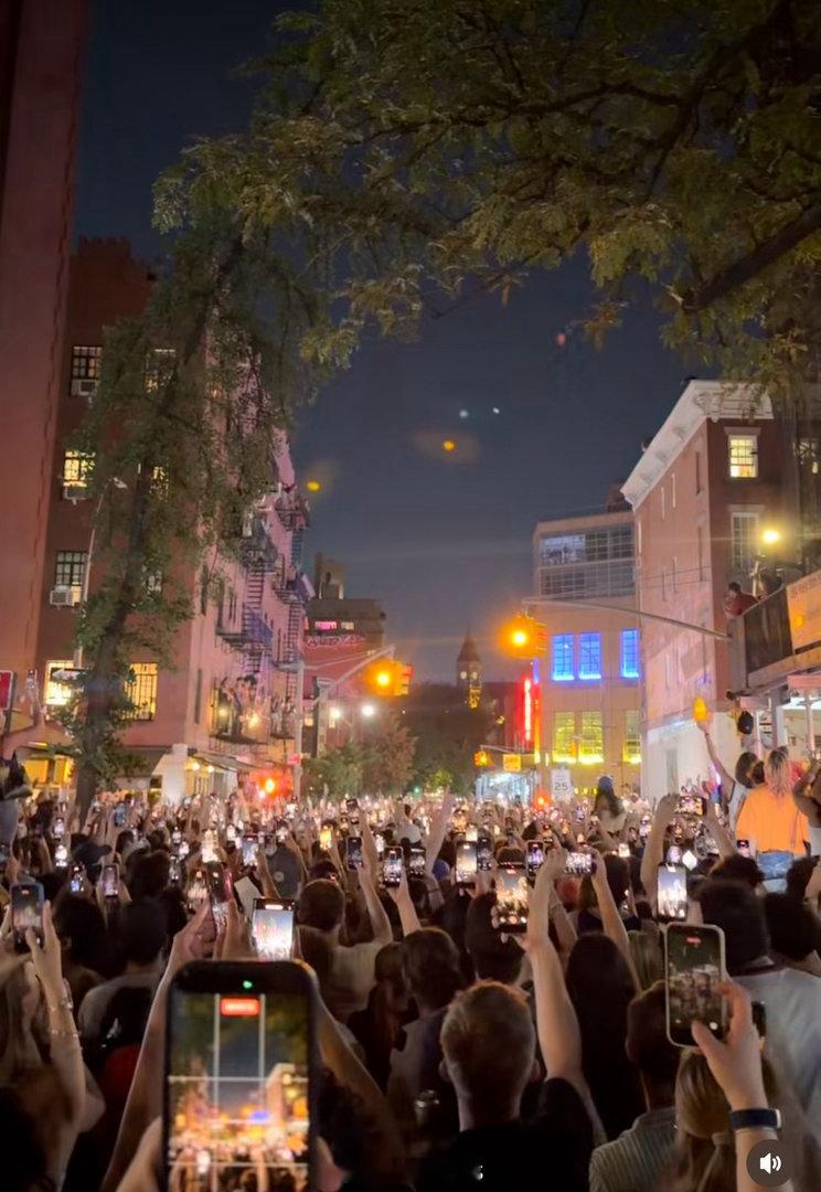 昨夜的纽约 ，已经不是一座城市，而像一场巨大的露天嘉年华。因为纽约人等这一天已经