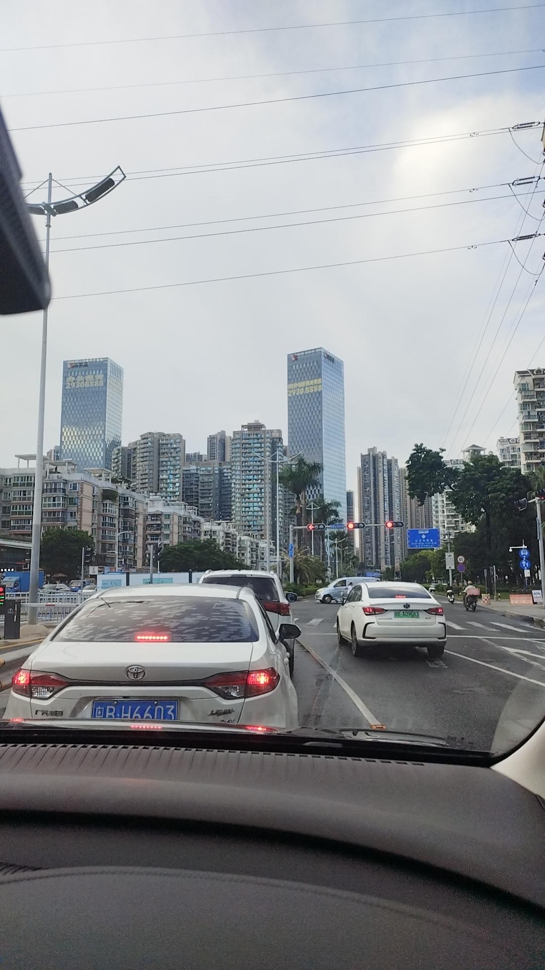 一个人到四十岁之后，如果你还会因为购买一台喜欢的手机，而纠纷价格的时候，是时候提