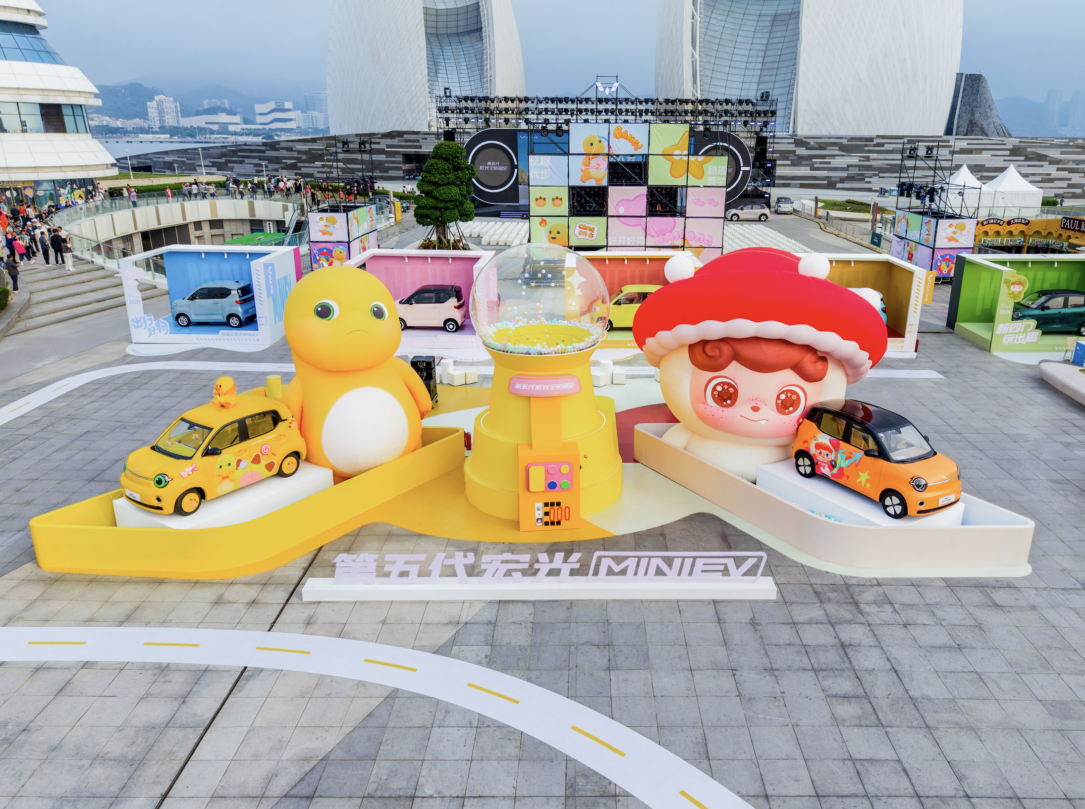 第五代宏光MINIEV42800元起玩趣上市代步车天花板又双叒升级！第五代宏光M