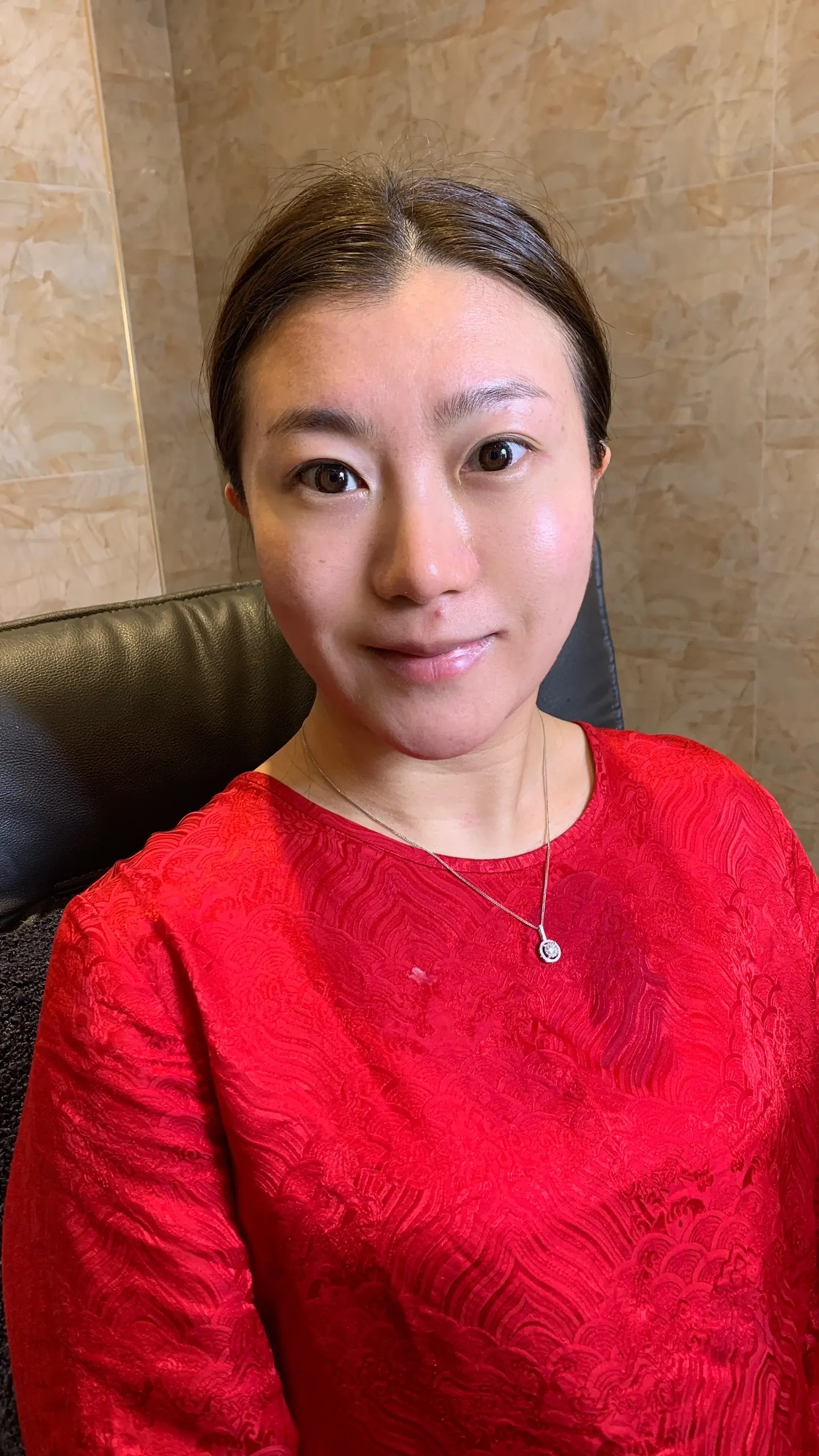 眼神告诉你，我愿意。新娘跟妆