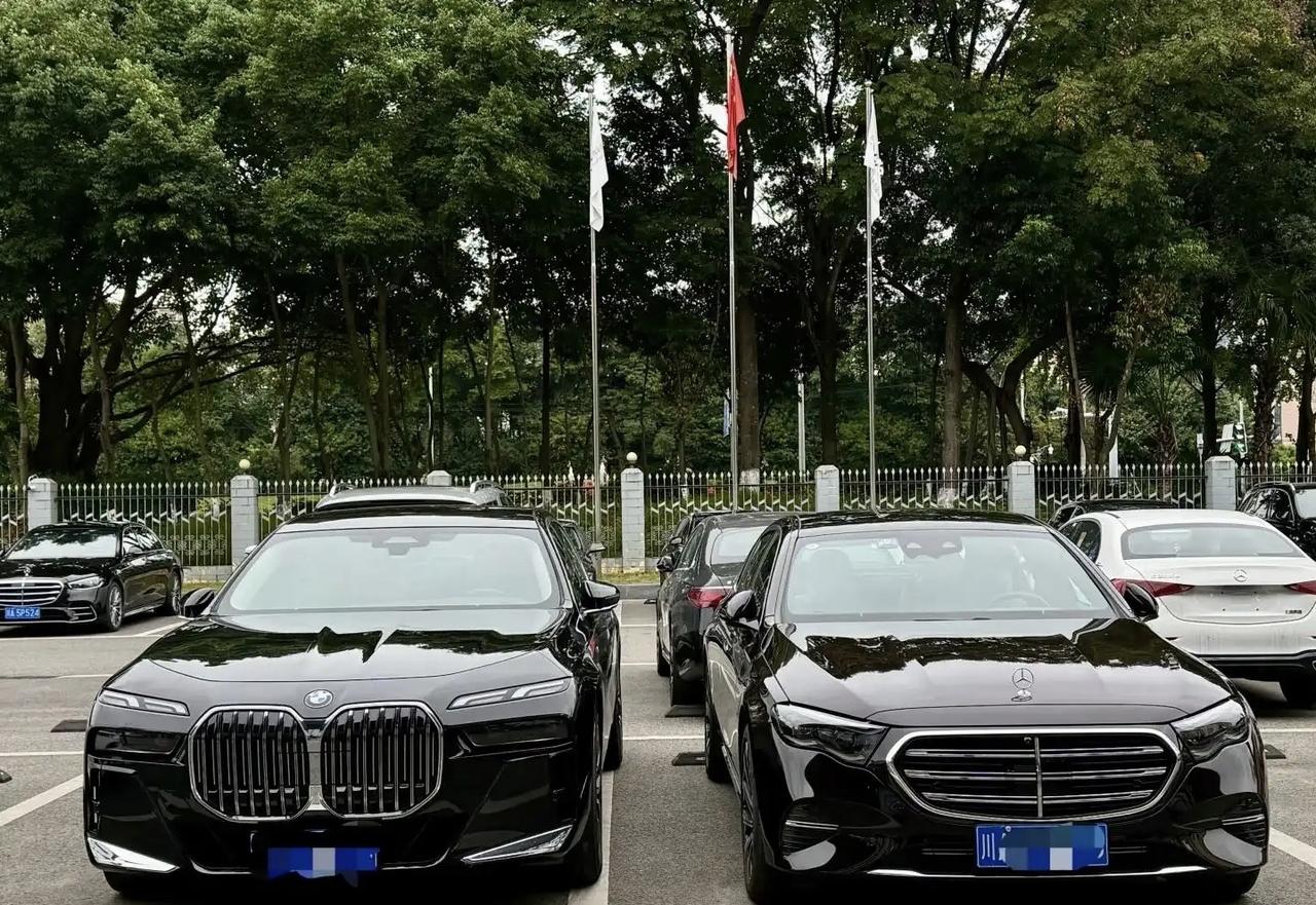 有人说宝马7系的鼻孔太大，要知道宝马M4鼻孔更大，不过有一说一，实车的高级感还是