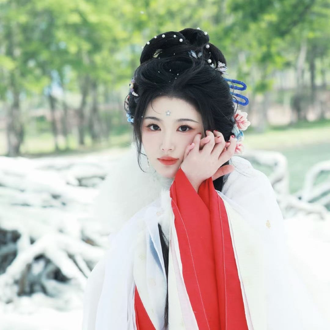 领衔主演孔雪儿雪儿终于领衔主演啦，太开心了！ ​​​