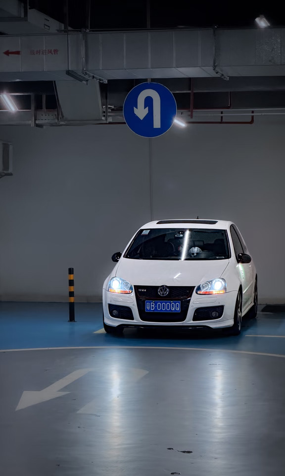 麻烦往左滑帮我锁车