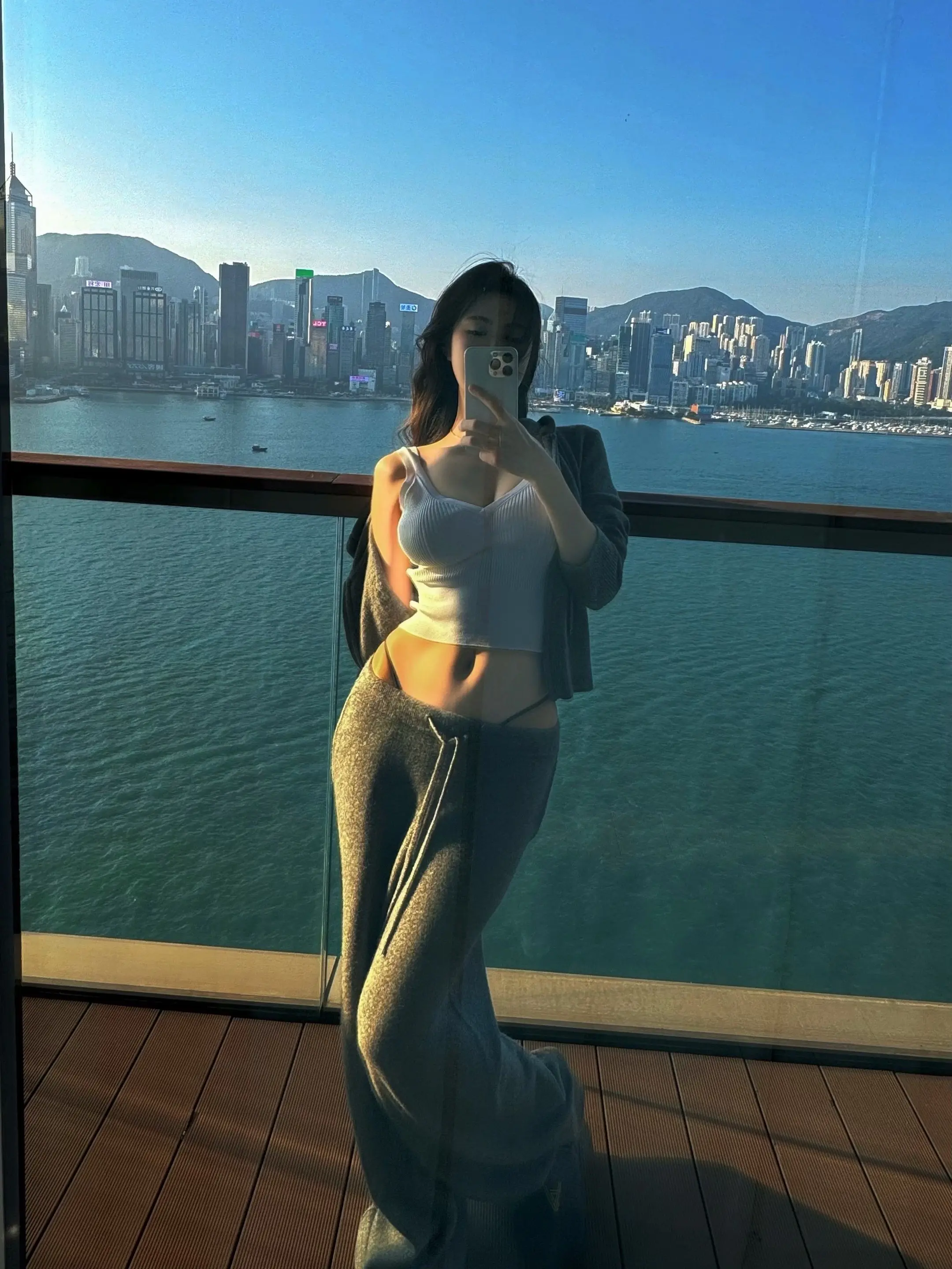 有些东西说出来太小了 放在心里又太大了
