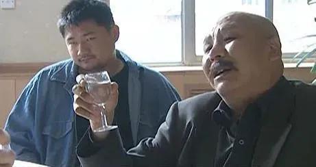 看了《征服》后我有个疑问，宋老虎请刘华强吃饭时，为什么不多带点小弟，只带宋振涛一