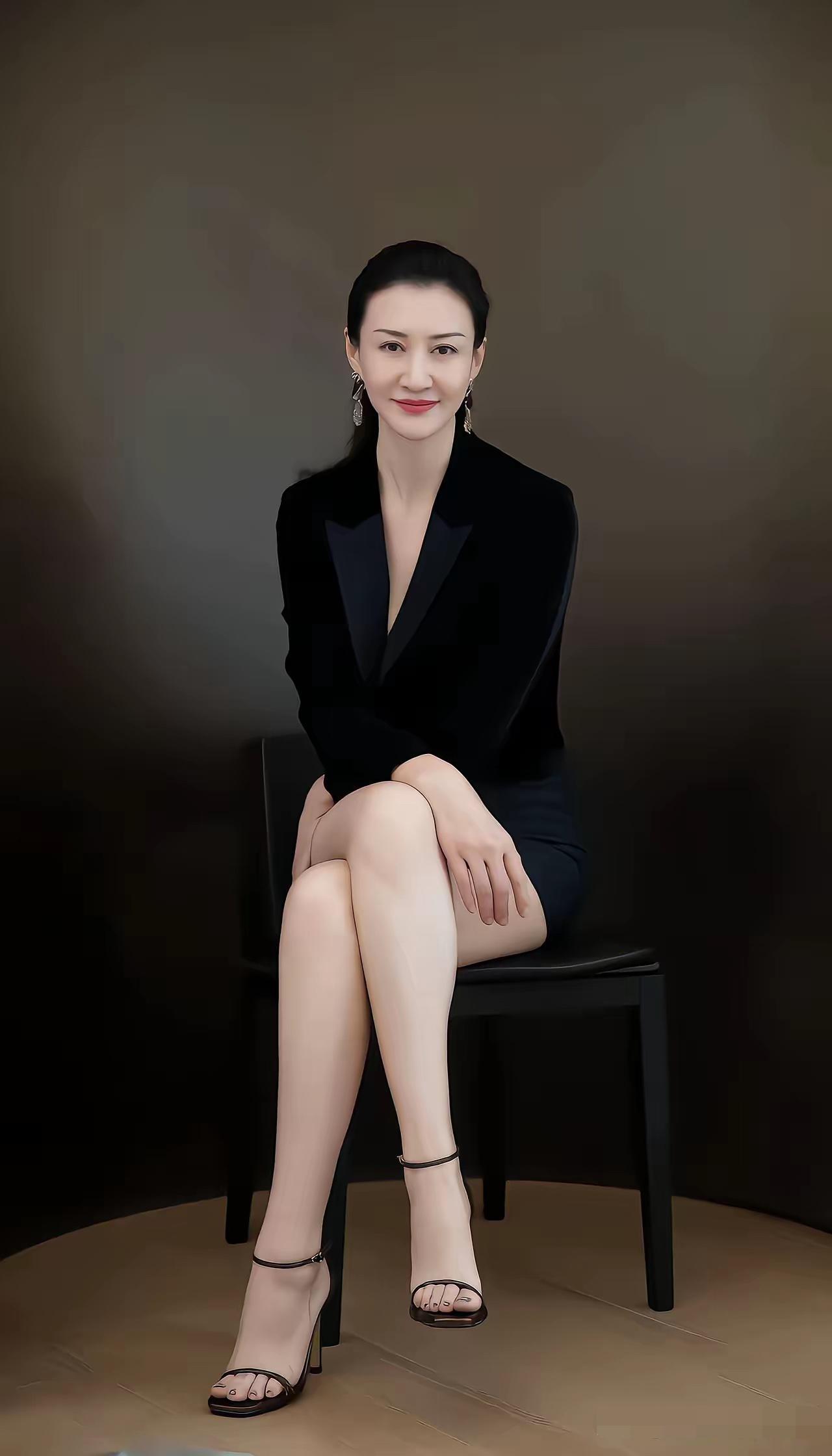 莫道桑榆晚，为霞尚满天。