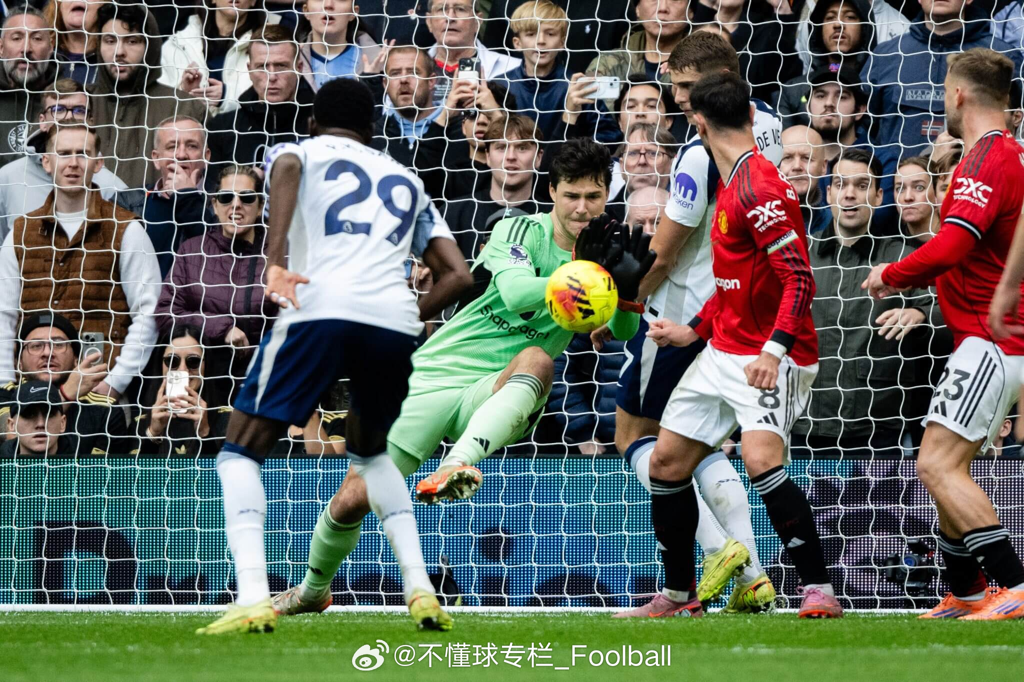 TheAthletic关于热刺2比2曼联 的赛后专题1：【拉门斯的那两次扑救有多