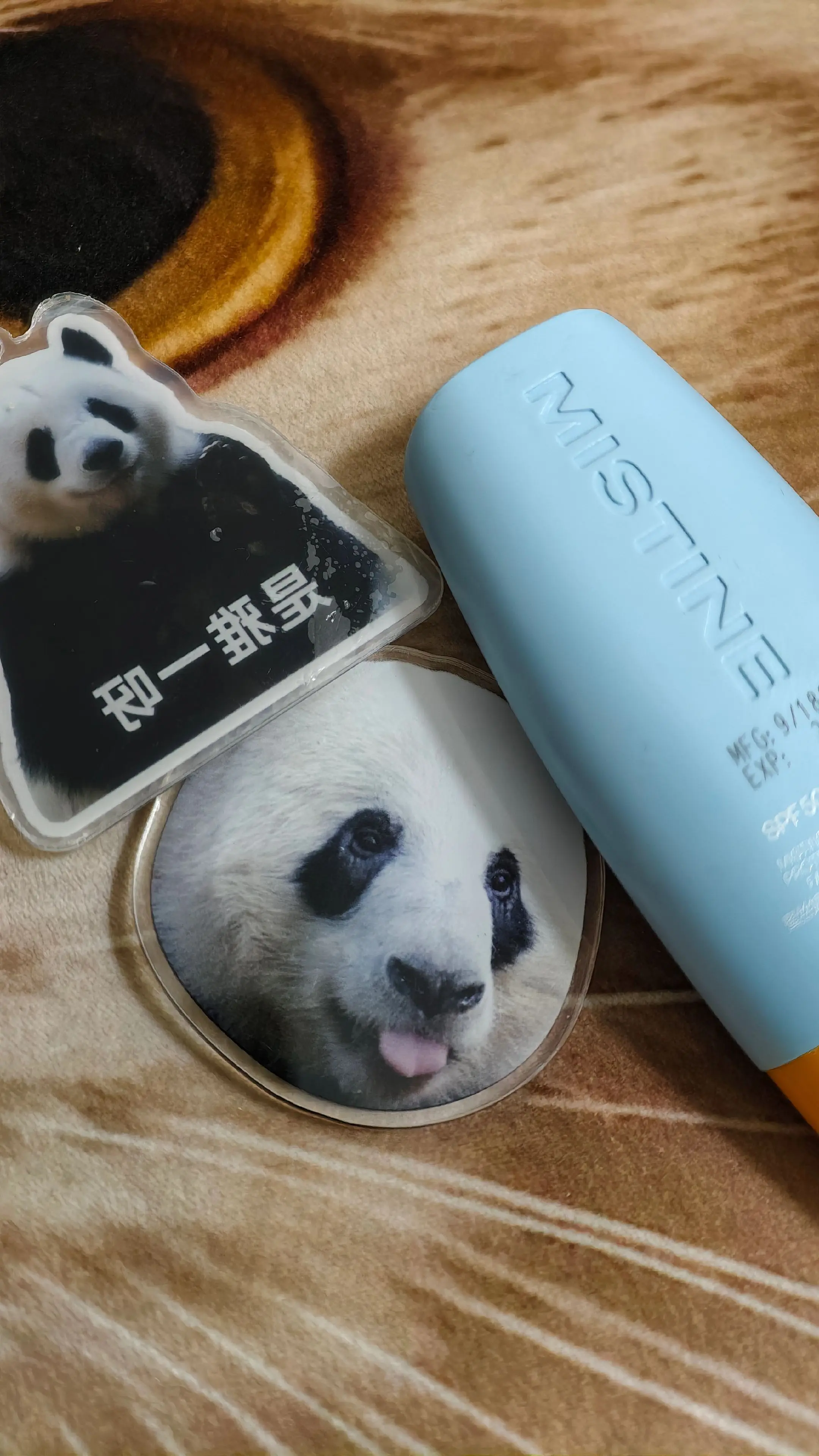 小姐姐给的周边。这样一遮，星一的头好光啊。