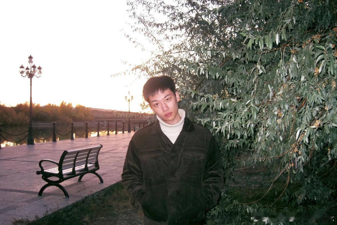 吴泽林一抬头发现都是熟人 泽林一去才发现，这哪是主持工作，简直就是和老友们的狂欢