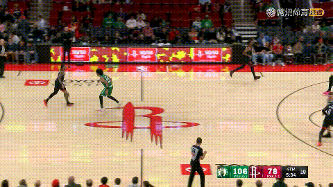 火箭小将戴维森真是太让人惊喜了！在今天火箭主场迎战凯尔特人的比赛中，当时比赛进行