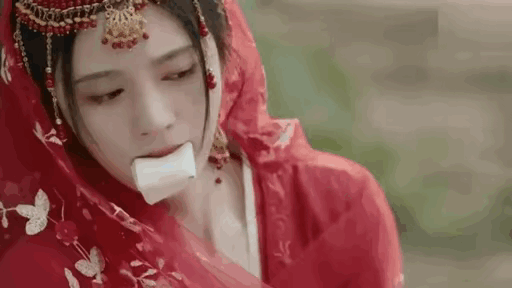 鞠婧祎这次虽然没叼棉布，但感觉一点都没变…. ​​​