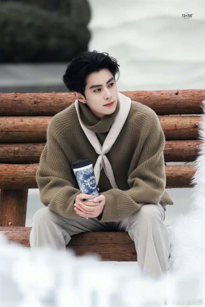 王鹤棣开门袭来的颜值暴击 看到这张脸我选择原谅全世界！今天在成都参加活动，开门这