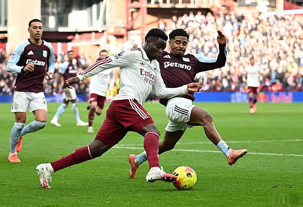 阿斯顿维拉2比1阿森纳 阿森纳的18场不败纪录结束了。他们上一次输球，是八月份客