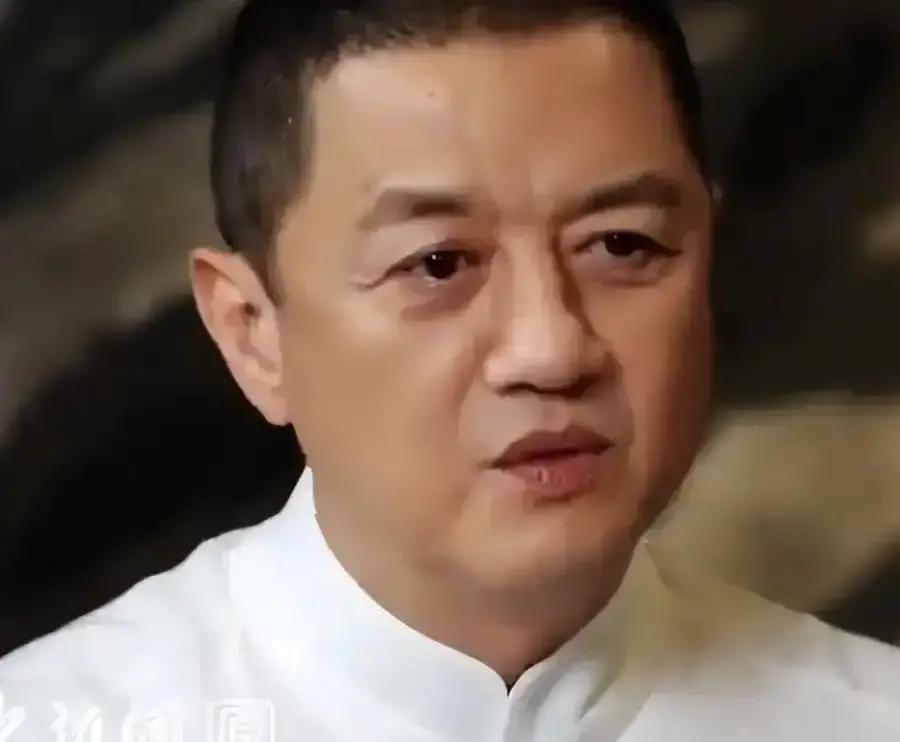 王菲带男闺蜜看女儿演出惹一身麻烦。

王菲那边眼瞧着粉丝掉了上万，她一个字不说。