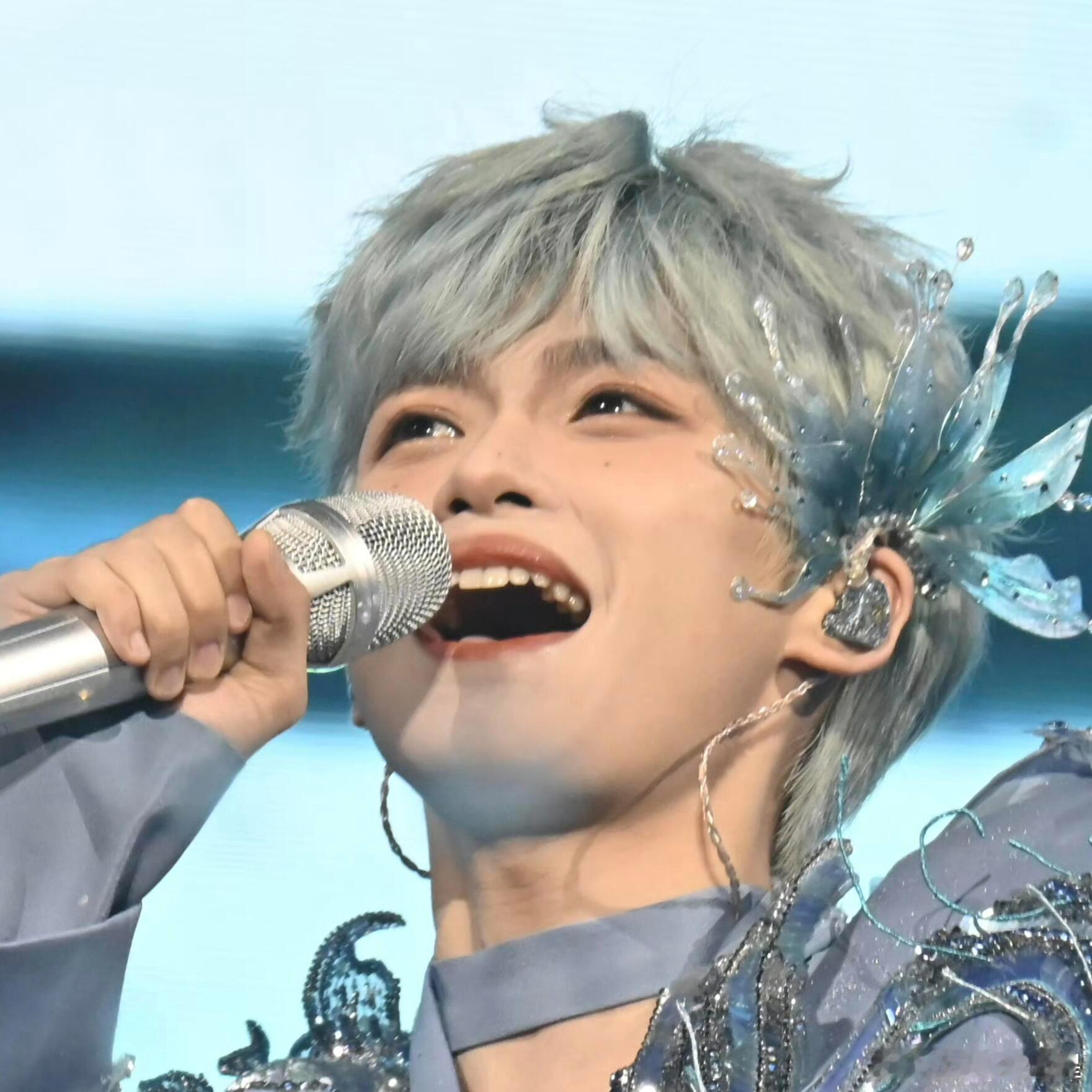 梓渝站姐这才是真实的梓渝生图，卧蚕高光都能看的清清楚楚，就问帅不帅