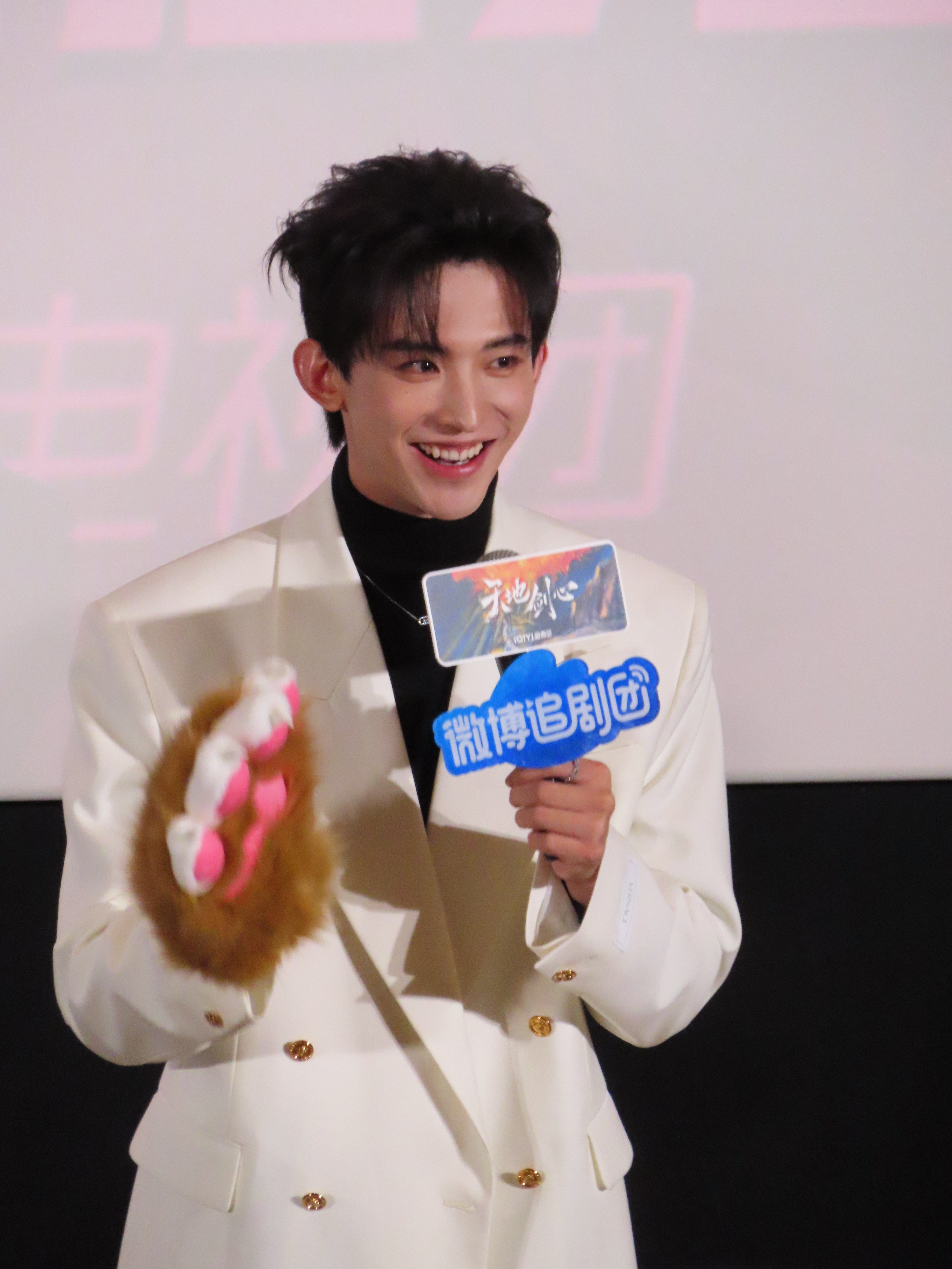 常华森今天这个白西装帅得太权威了！！！！快门一直按完全0废片（纯生图[抓狂][抓