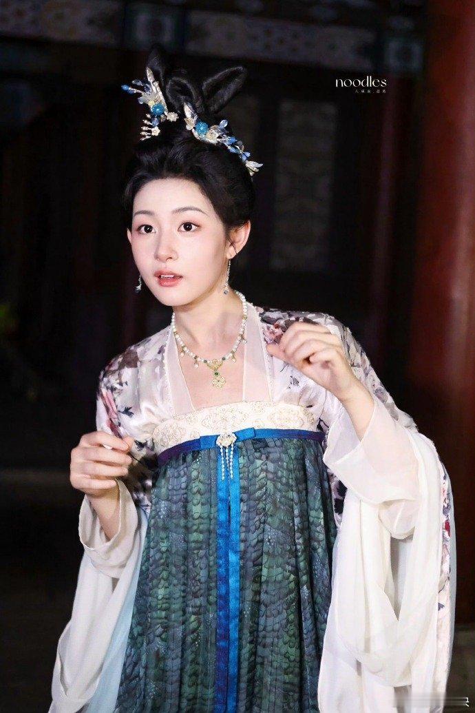 周扬灵开局手握男主剧本 罗令妤出场给我帅呆啦[可怜][可怜]女扮男装帅到炸，动作