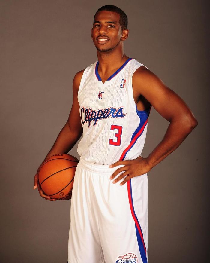 据名记沙姆报道，传奇后卫克里斯-保罗将在本赛季后宣布退役！！詹姆斯将成为联盟现存