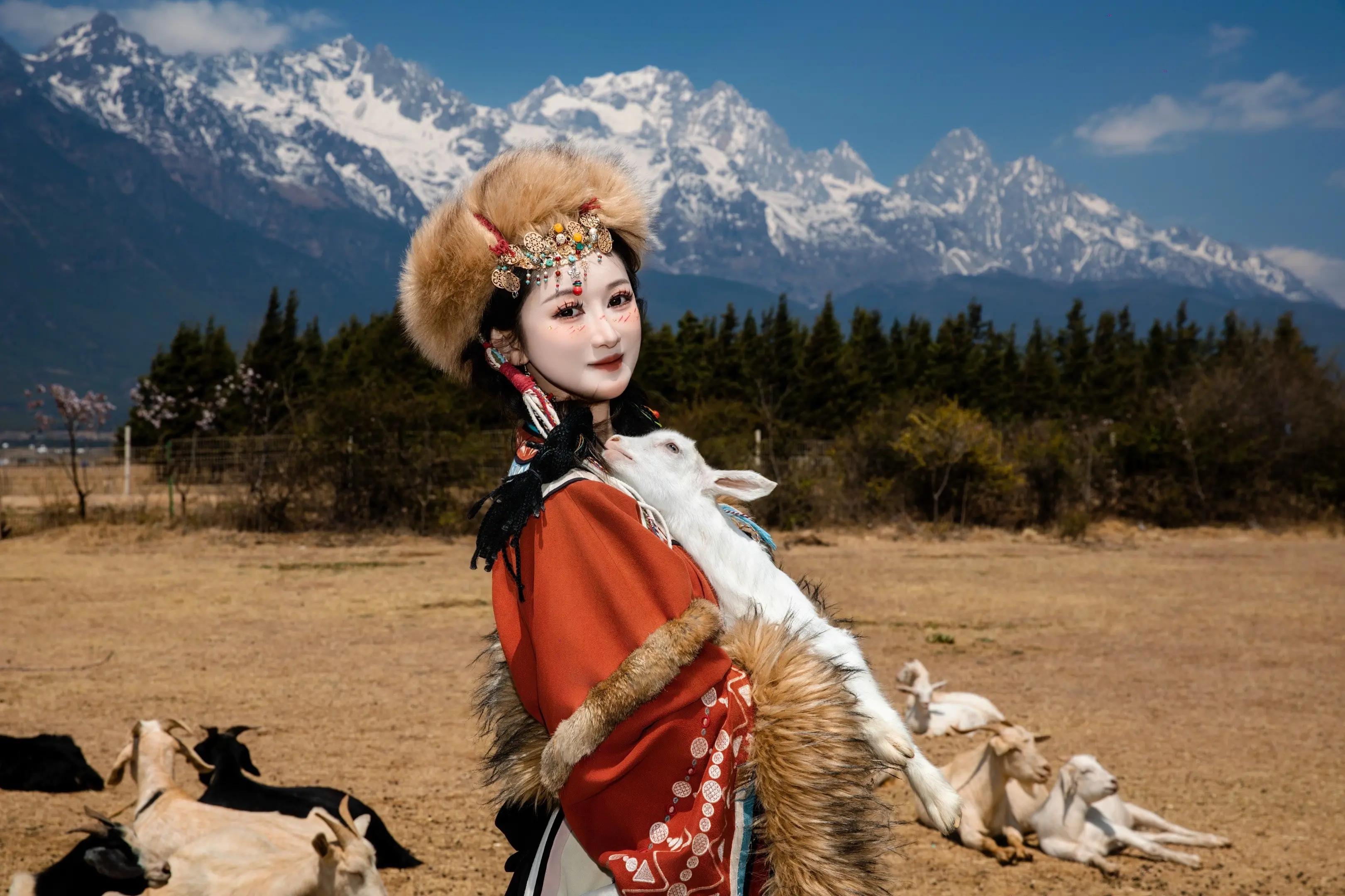 在雪山脚下抱到了小羊🐏。