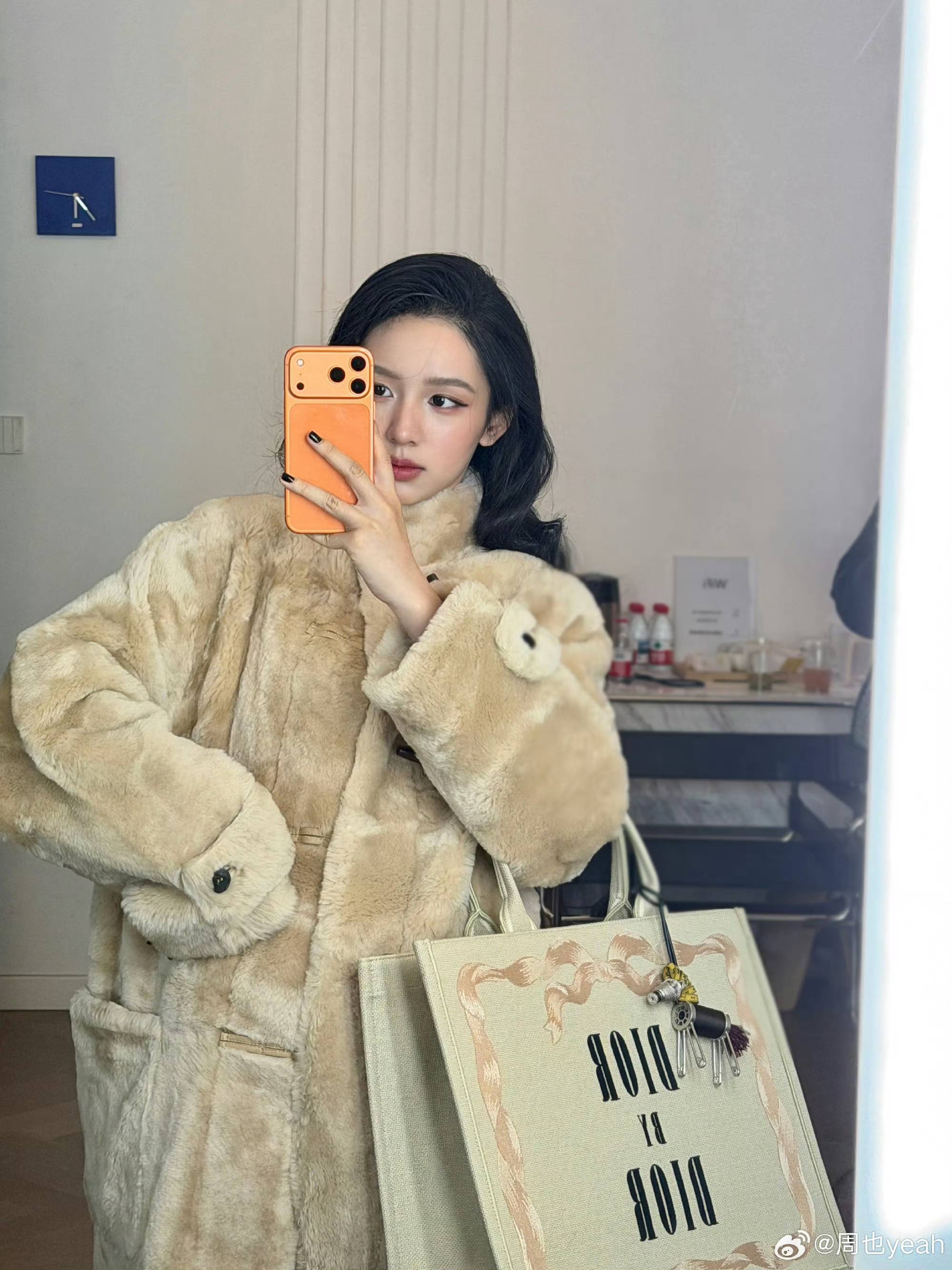 周也自拍千金感真的很足🤤💍 