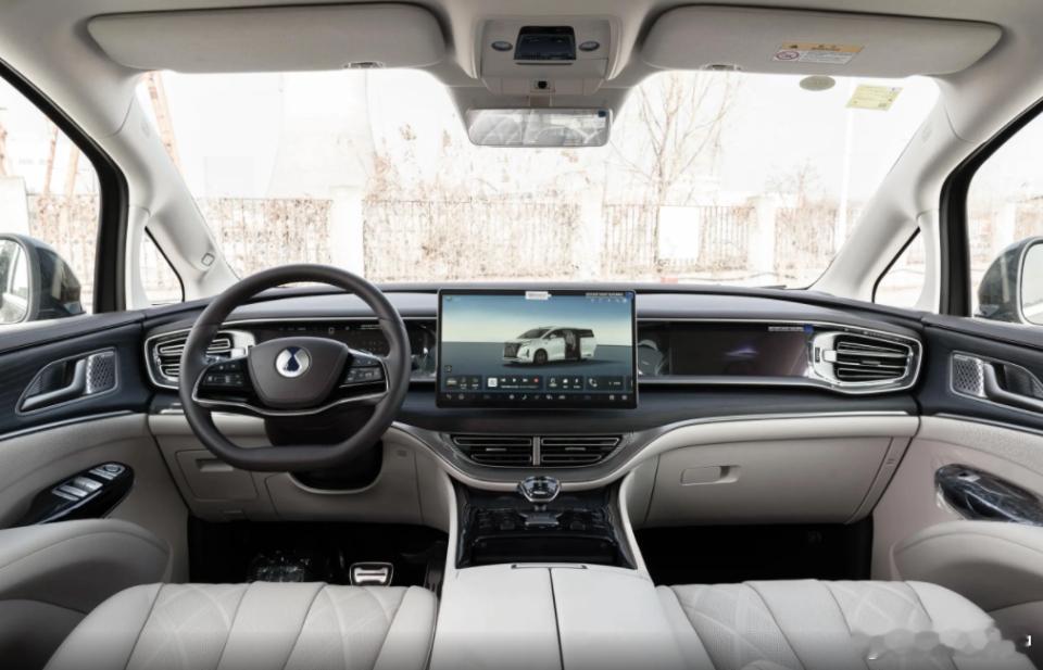 强强对决：新款极氪009 VS 理想MEGA VS 腾势D9 EV，买谁更值？在