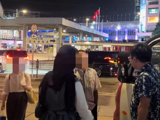 离谱！香港雪糕摊主见支付宝就骂，结果是港人三语回怼太解气

麻烦看官老爷们右上角