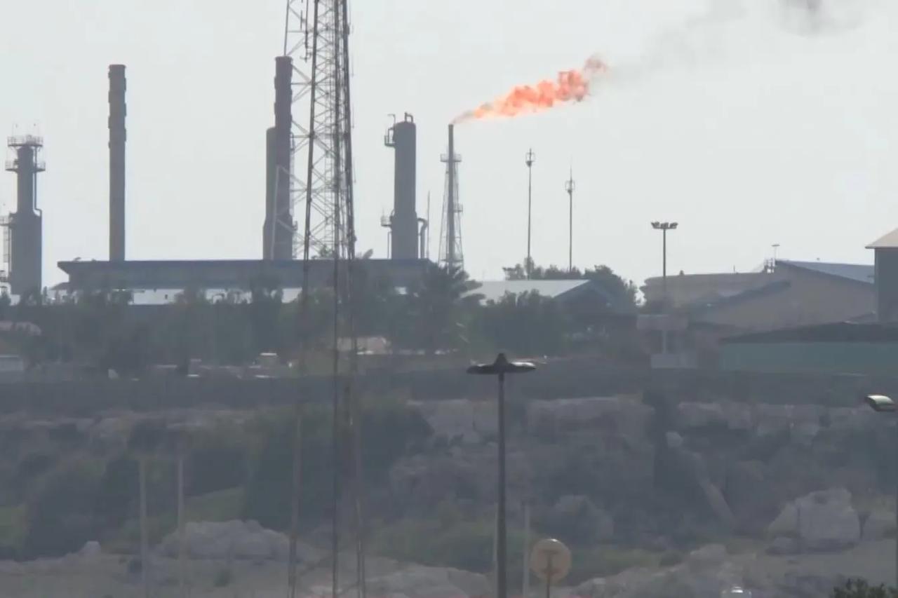 如果美国攻占伊朗哈尔克岛，我认为那才是最蠢的。3月13日凌晨，美以袭击该岛。特朗