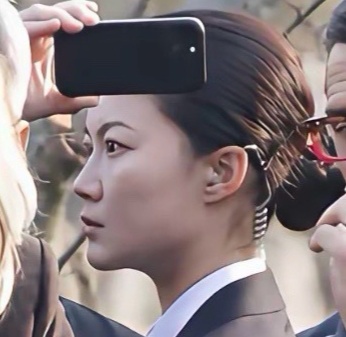 马克龙夫人身边的中国女保镖 好帅好飒！ 严月霞，英姿飒爽，巾帼不让须眉！