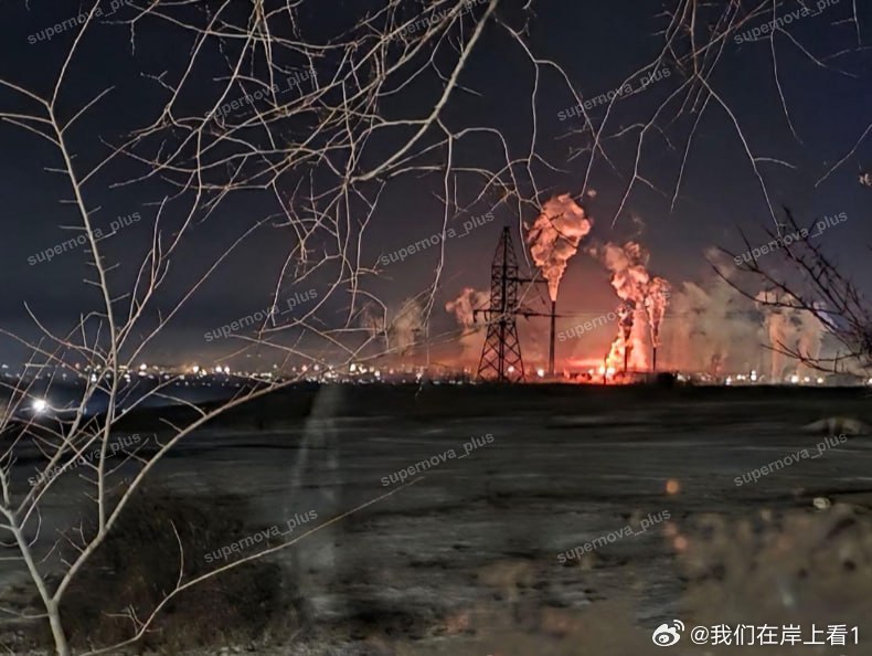 俄罗斯斯塔夫罗波尔边疆区涅温诺梅斯克阿佐特的工厂发生意外火灾。 