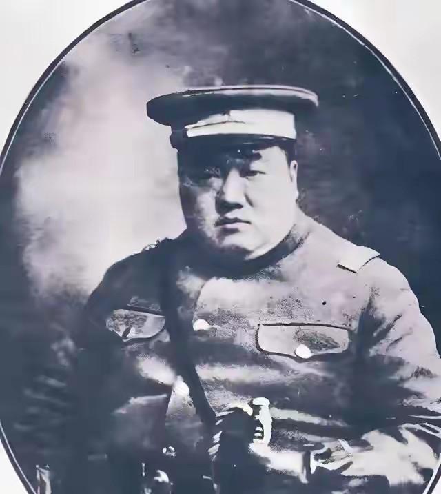 胡景翼没活到35岁，却干了别人一辈子都干不完的事。他不是书斋里的革命家，也没靠爹