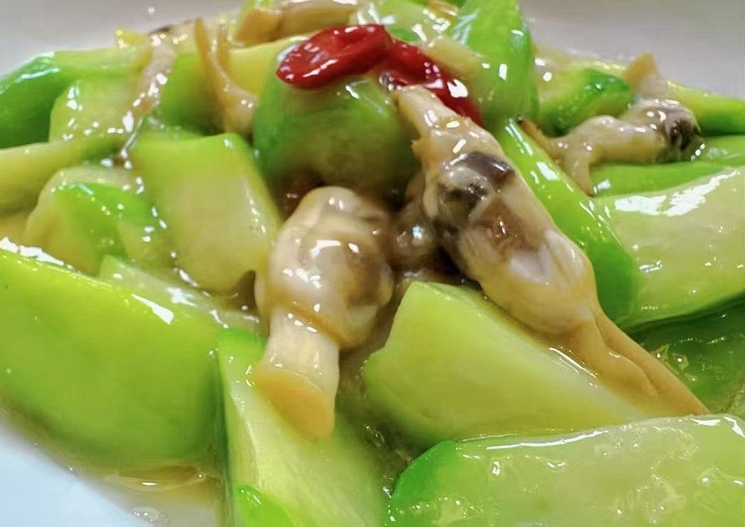 下班后的仪式感：吃夜宵，放松身心。酱油肉蒸百叶包➕丝瓜蛏子辛苦啦，晚安 岑先生美