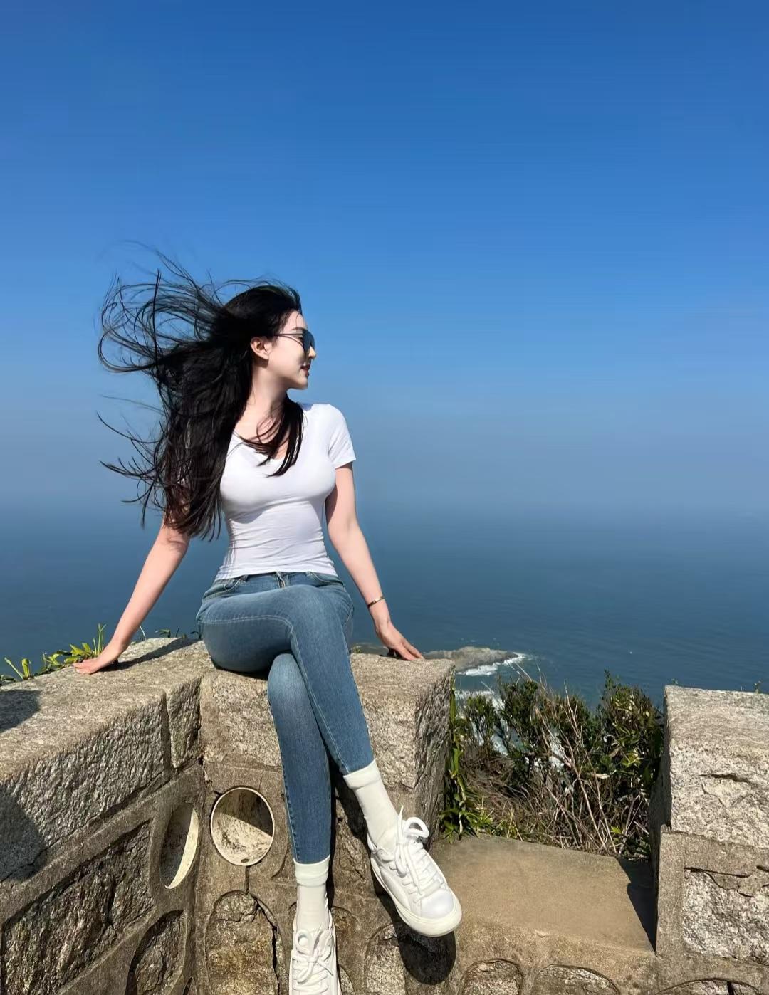 “你会喜欢一个人两次吗？”
回答我就现在
你有想见却见不到的人吗？
真正分开之前